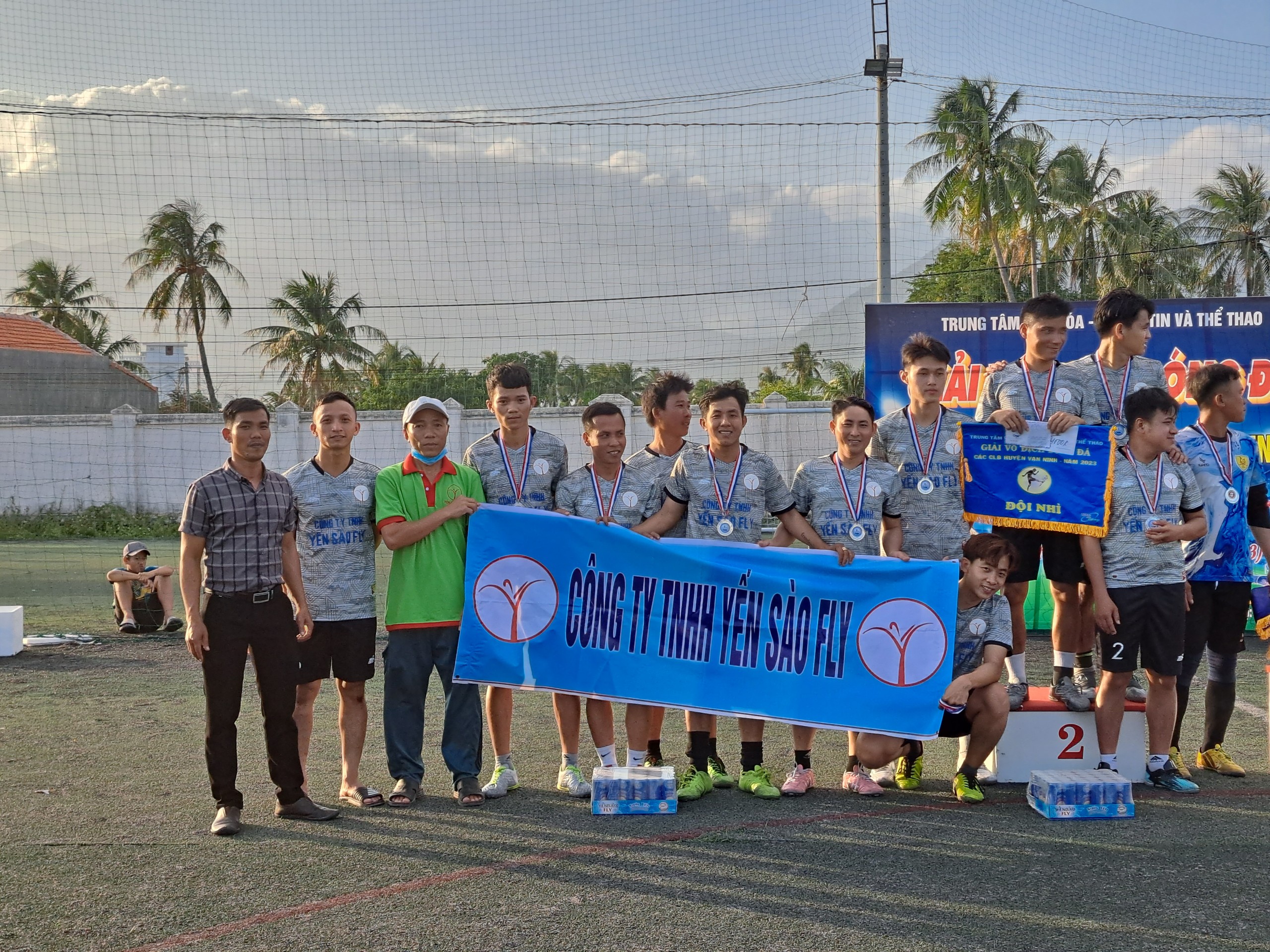 Yến Sào Fly tiếp sức các cầu thủ CLB Sao Việt